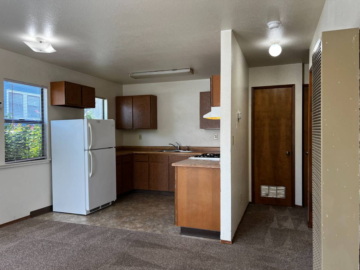 $1,250 1 Bed Apt 914 18th St. Unit A in Northtown Arcata